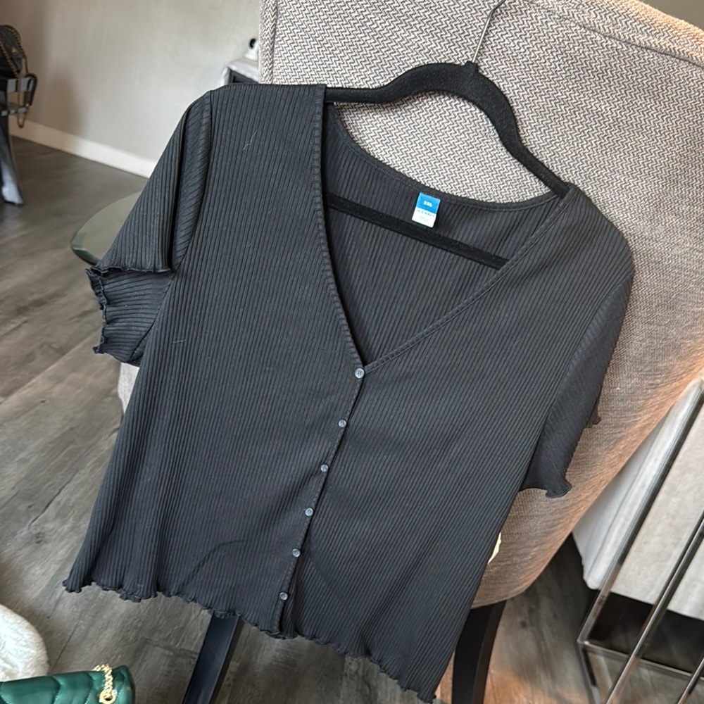 SUMMER CLEARANCE - CLOSET CLEARANCE! Old Navy Black Button Down Crop Top